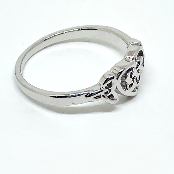 Sterling Silver Heart/Celtic Knot Ring - Picture 5 of 5